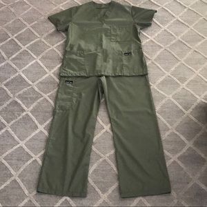 Scrub set- Scrub Med L-XL